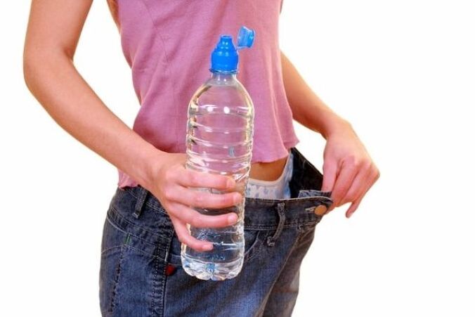 The amount of water needed to lose weight every day